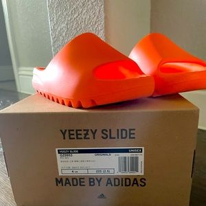 Yeezy Slides Orange size 4y new